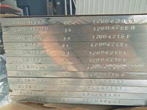Finitions en tôle d'aluminium