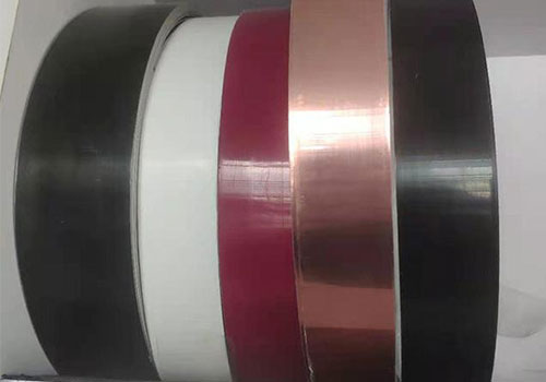 Tiras de aluminio pintadas en color dorado con pincel